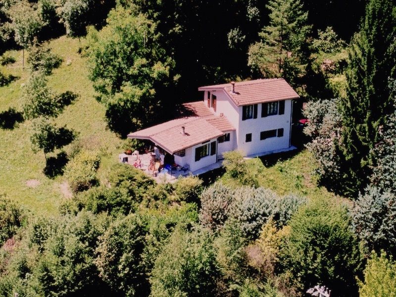 luchtfoto van het huis aan het Idromeer